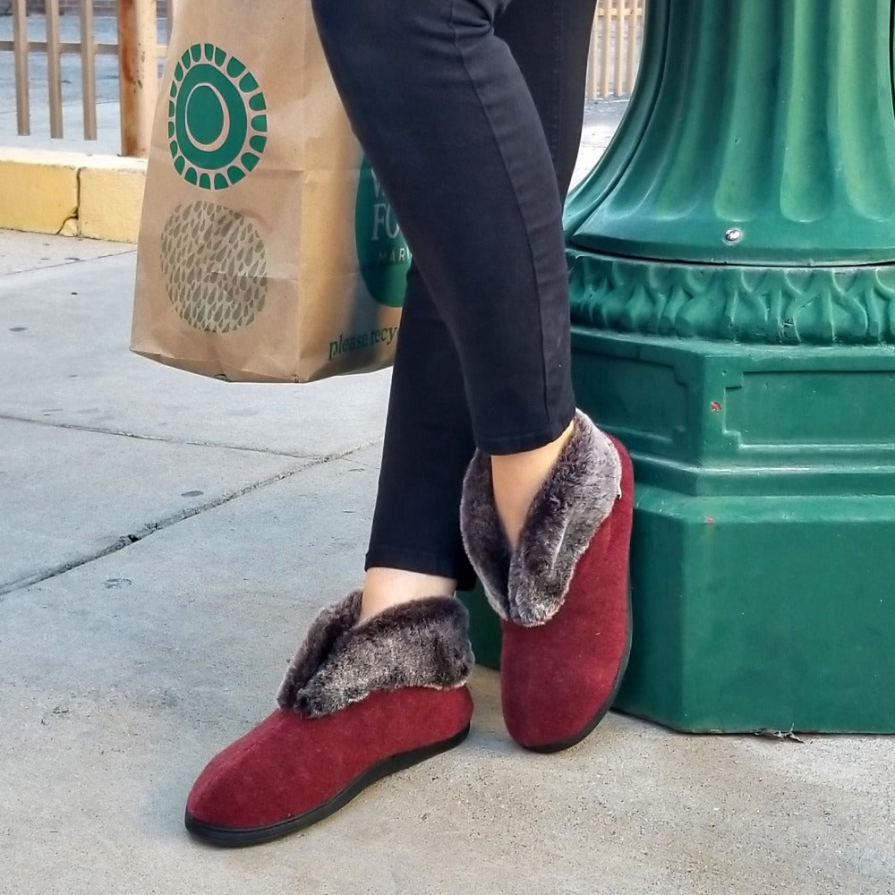 Acorn Women's Faux Fur Chinchilla Bootie in Black Angle View#color_navy