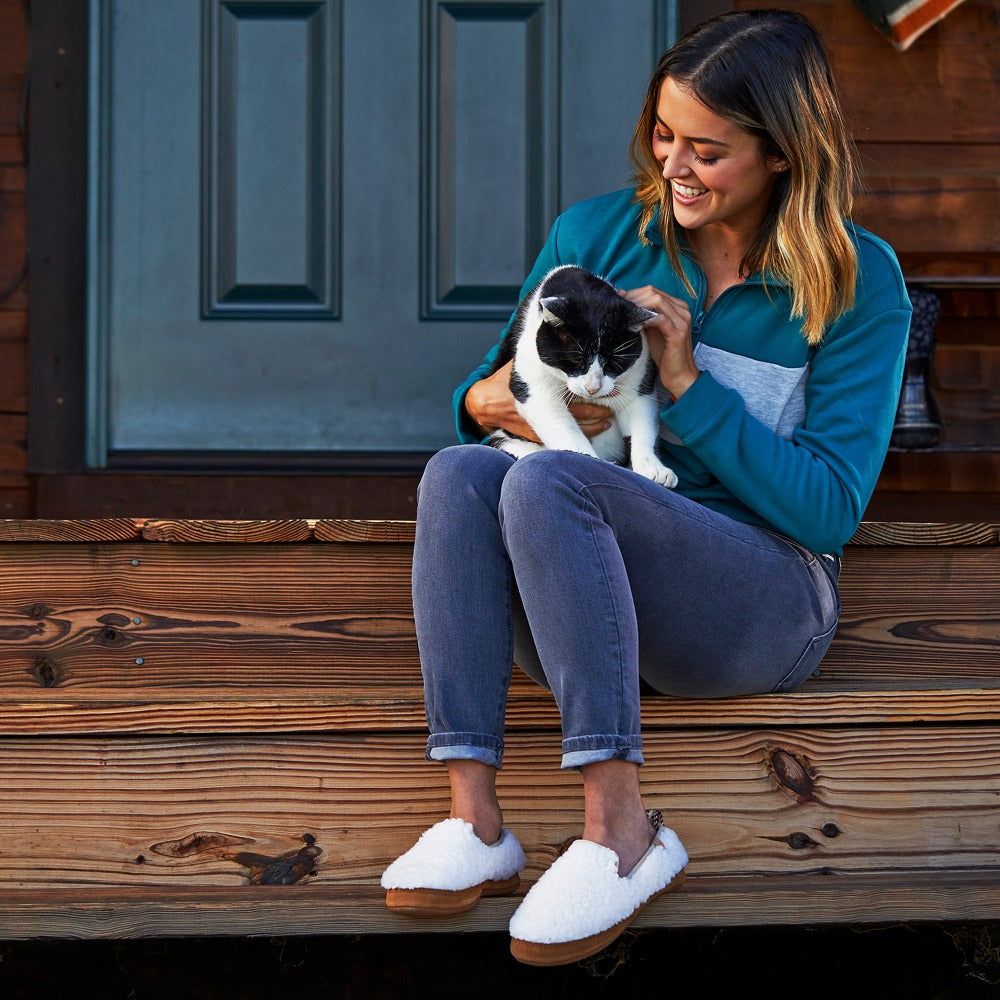 Women’s Lightweight Bristol Loafer in Buff Popcorn on model sitting on the stairs of a porch holding a cat #color_pebble